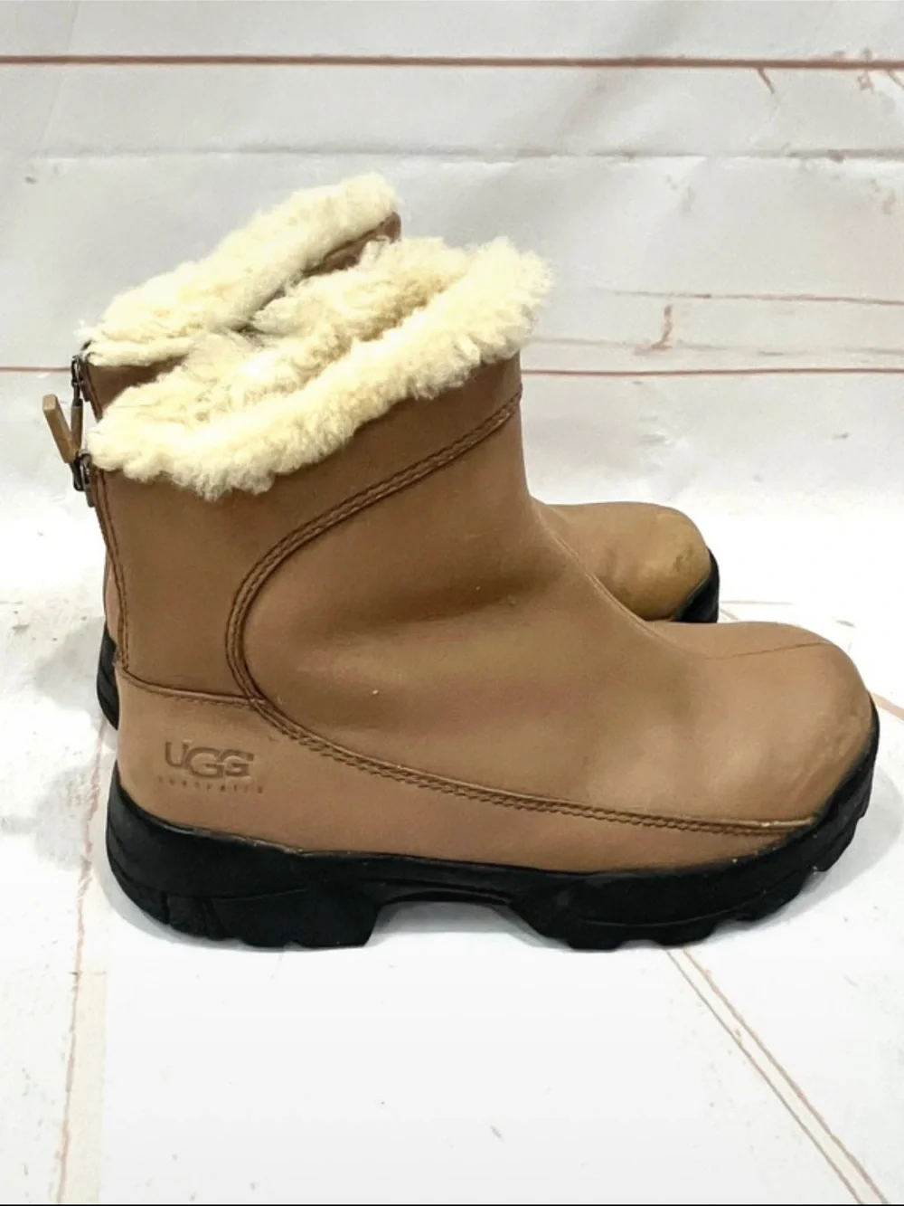 UGG Australia Winter Insulated Sheepskin Shearling Leather Lug Sole Snow Boots
